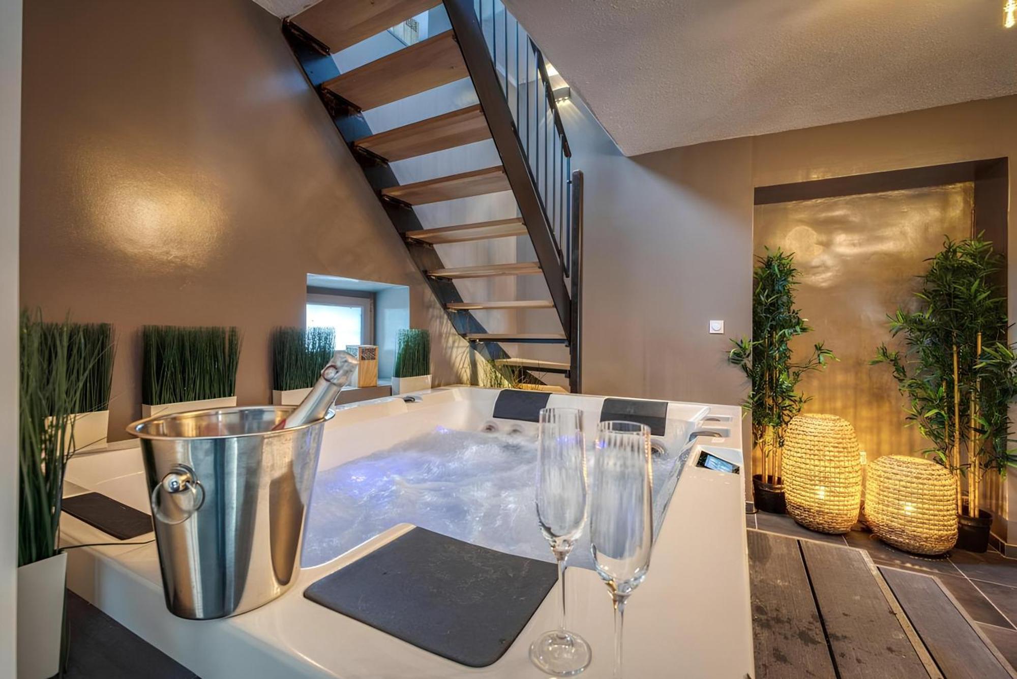 50 Nuances D'Amour - Jacuzzi / Massage / Cinema Moirans Exteriér fotografie
