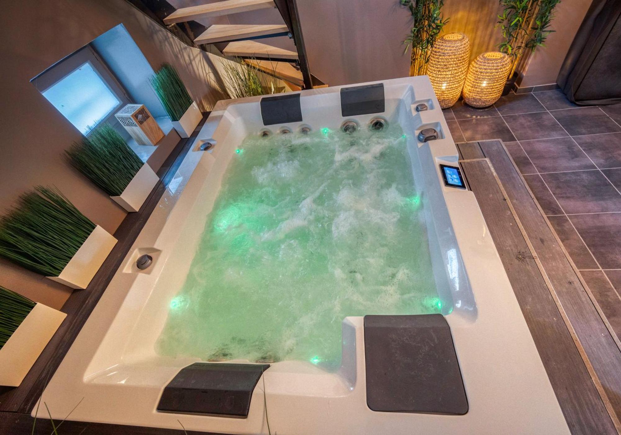 Vila 50 Nuances D'Amour - Jacuzzi / Massage / Cinema Moirans Exteriér fotografie